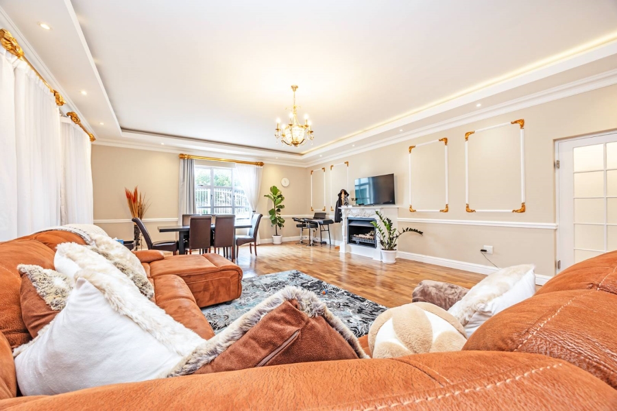 7 Bedroom Property for Sale in Flamingo Vlei Western Cape